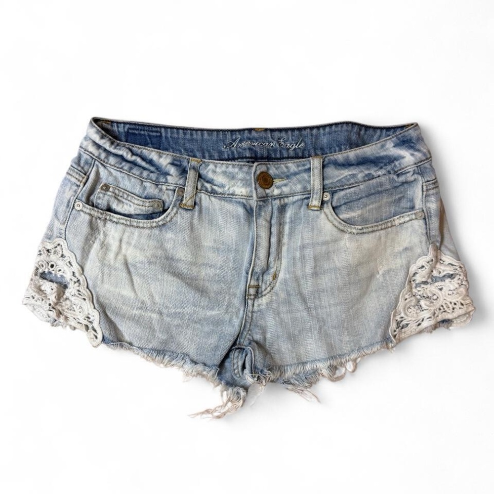 American Eagle Outfitters Light Wash Denim Crochet-Trim Women’s Shorts